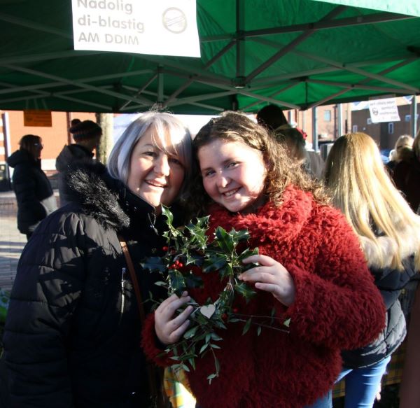 Melanie and Zara Williams IMGsmall.jpg