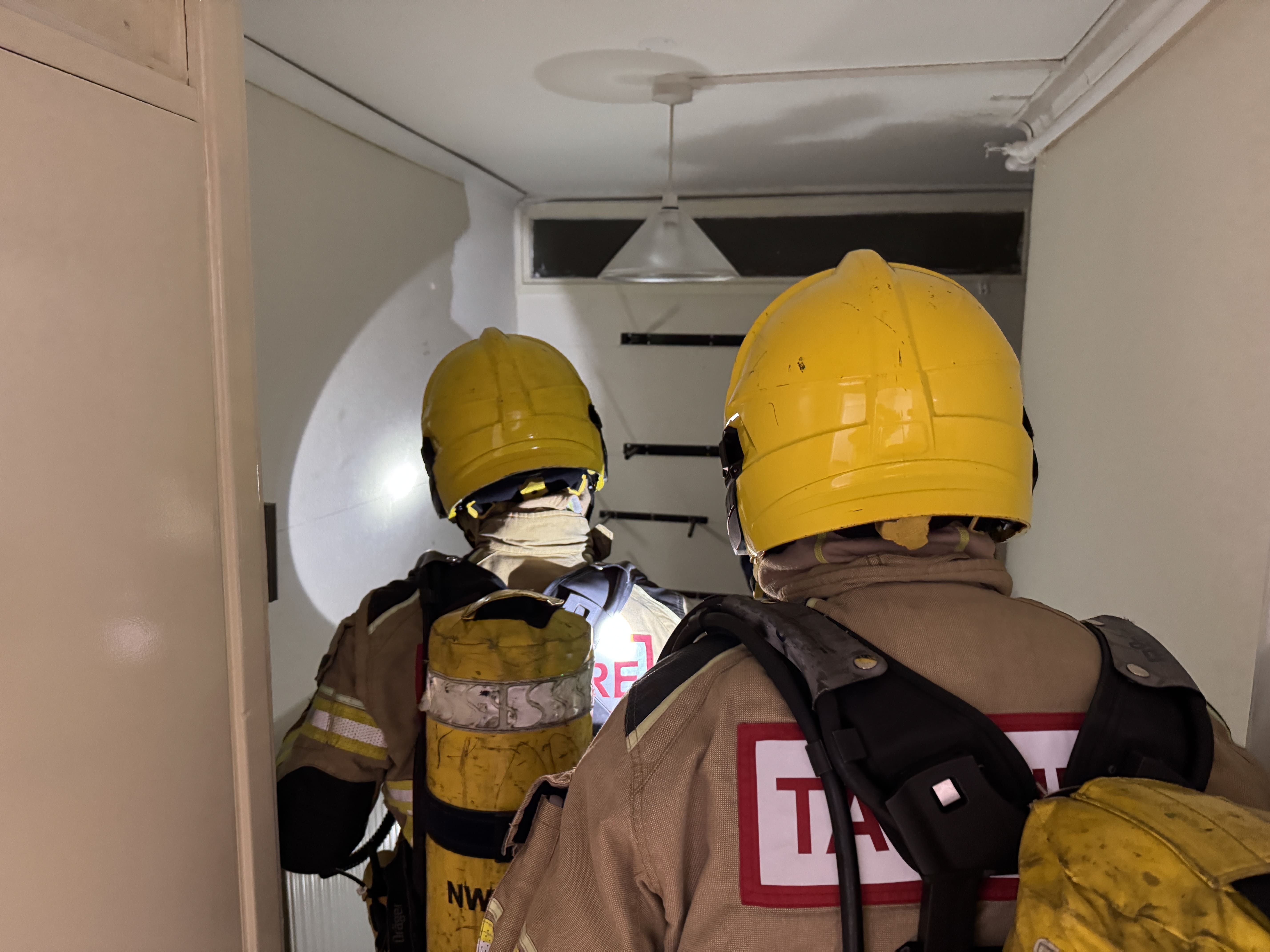 Ymarfer hyfforddi gwasanaeth tân yn Richard Heights